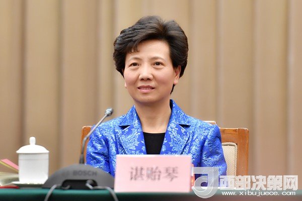 全國(guó)人大代表、貴州省委副書記、省長(zhǎng)諶貽琴發(fā)言