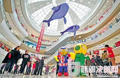 資料圖：購(gòu)物商場(chǎng)。 <a target='_blank' >中新社</a>記者 佟郁 攝