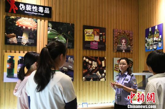 山西省司法行政戒毒系統(tǒng)積極面向社會開展禁毒警示教育?！　　⊥踅ㄜ?攝
