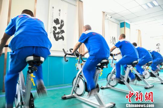 山西省戒毒人員正在進行身體鍛煉。　王建軍 攝