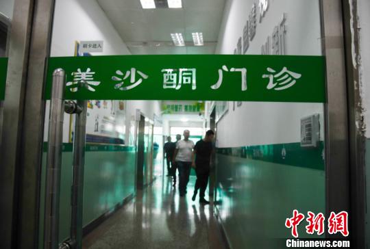 有數(shù)據(jù)顯示，十年來，山西省司法行政戒毒系統(tǒng)累計收治戒毒人員總數(shù)6萬余人。截至目前，在冊強制隔離戒毒人員、自愿戒毒人員、戒毒康復人員、美沙酮維持治療人員共1.2萬余人?！⊥踅ㄜ?攝