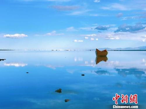  資料圖：“天空之鏡”茶卡鹽湖?！埨ぁz