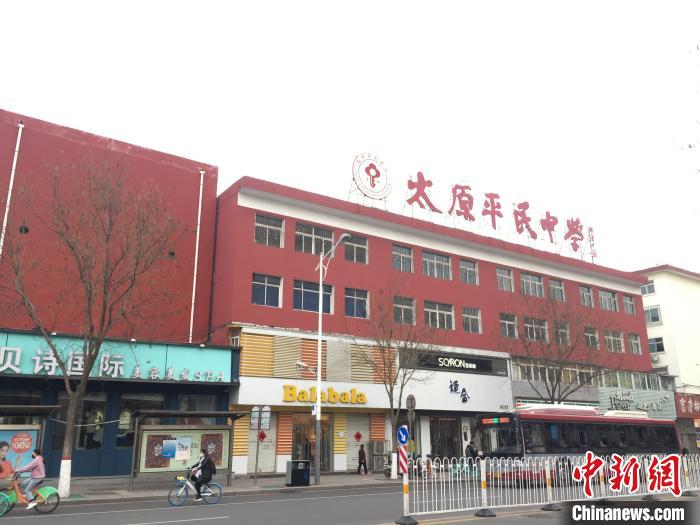 所有師生實行“日報告”“零報告”制度，確保開學(xué)后校園衛(wèi)生安全?！「呷鸱?攝