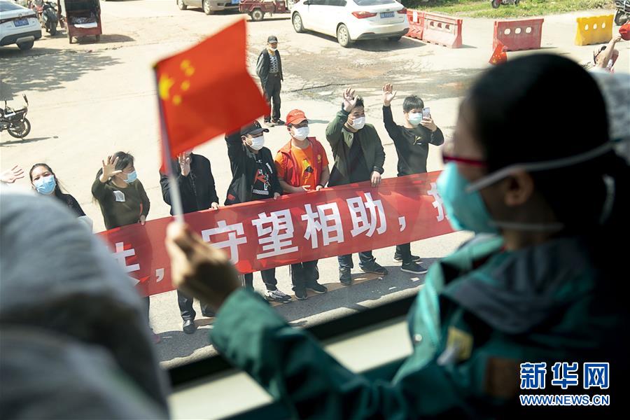 （聚焦疫情防控·圖文互動(dòng)）（1）分秒必爭！一切為了治病救人——中國抗疫生命至上的生動(dòng)實(shí)踐