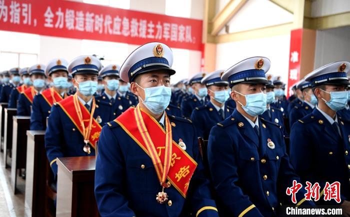 授銜表彰儀式現(xiàn)場(chǎng)?！⒅铱?攝