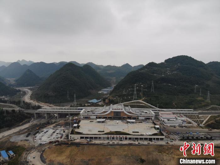 貴州省首條城際高速鐵路——安六鐵路開(kāi)始聯(lián)調(diào)聯(lián)試。中國(guó)鐵路成都局集團(tuán)公司供圖