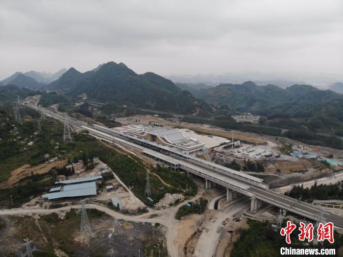 貴州省首條城際高速鐵路——安六鐵路開(kāi)始聯(lián)調(diào)聯(lián)試。中國(guó)鐵路成都局集團(tuán)公司供圖