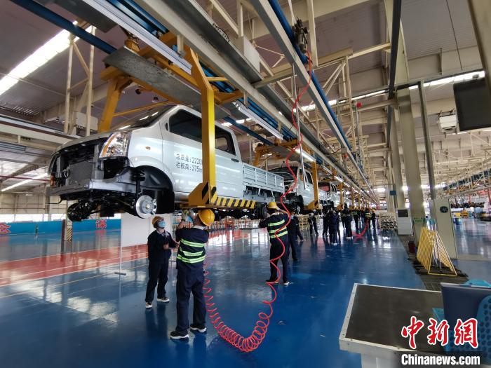 4月初，成功汽車全面復(fù)工復(fù)產(chǎn)。尤其是隨著疫情得到控制，該公司的生產(chǎn)力度也不斷加大。　高飛 攝