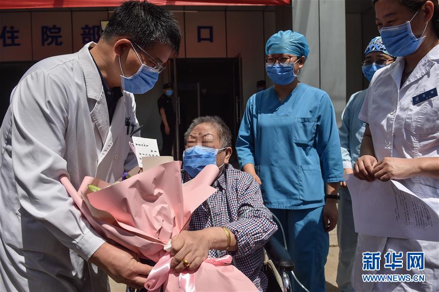 （新華全媒頭條·圖文互動）（1）“始終把人民群眾生命安全和身體健康放在第一位”——中國抗疫彰顯“生命至上、人民至上”理念