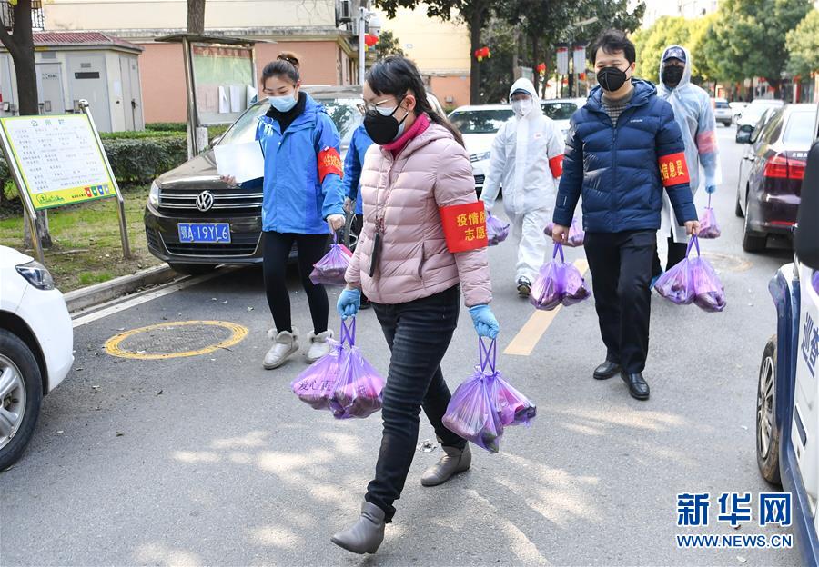 （新華全媒頭條·圖文互動）（10）“始終把人民群眾生命安全和身體健康放在第一位”——中國抗疫彰顯“生命至上、人民至上”理念
