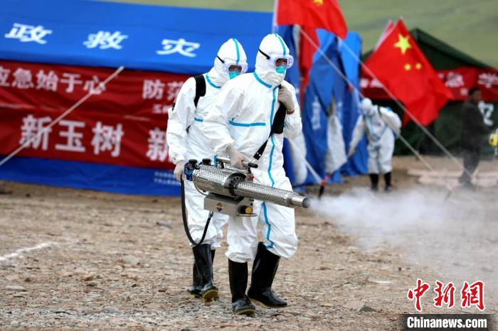 圖為進(jìn)行現(xiàn)場(chǎng)消毒。青海省應(yīng)急廳