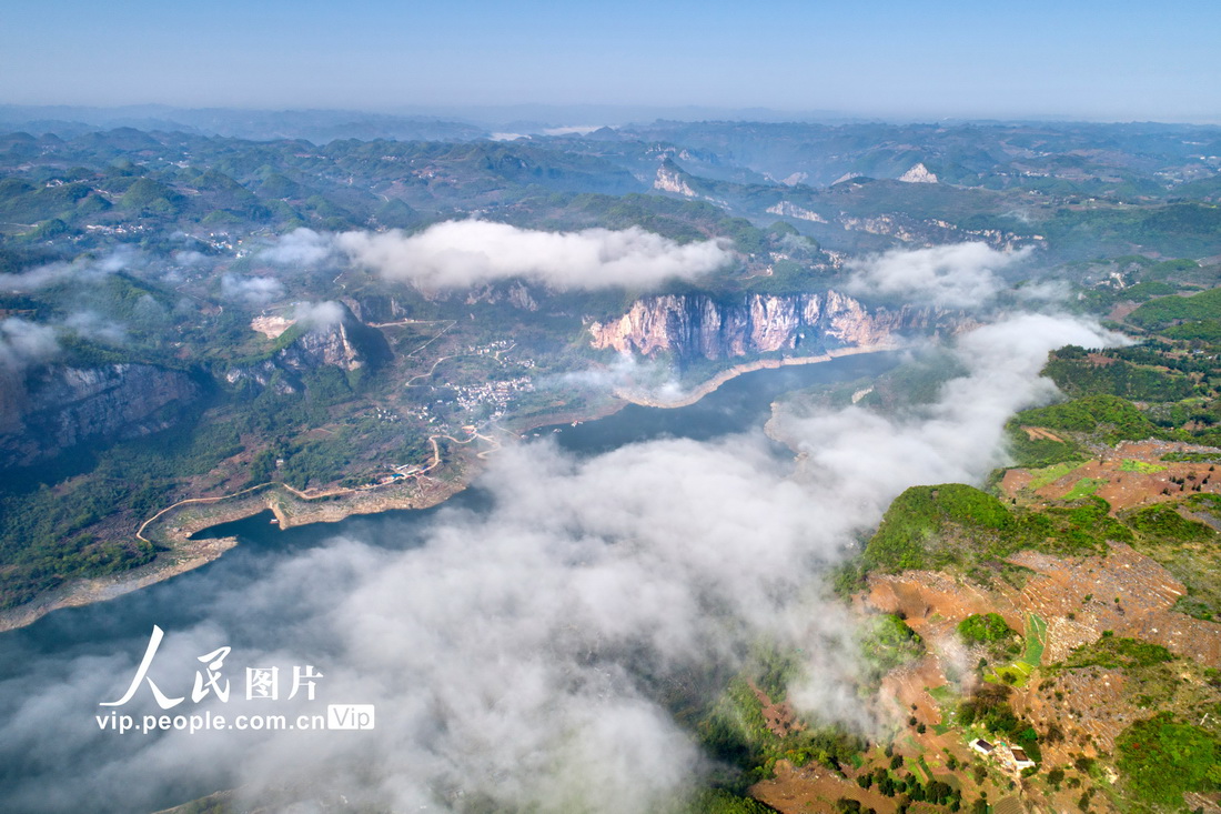 2022年4月3日拍攝的貴州省黔西市新仁苗族鄉(xiāng)境內(nèi)的烏江一級(jí)支流六沖河。